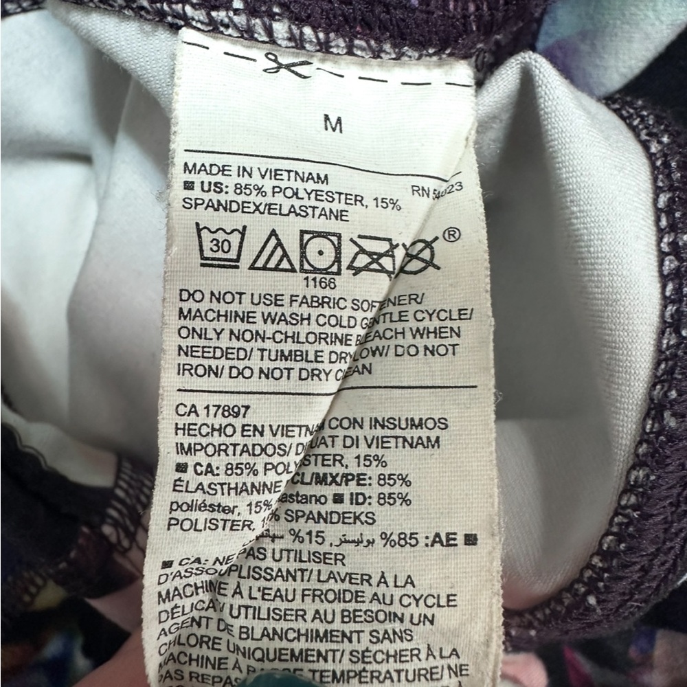Old Navy active go dry Pink and Purple Floral fitted Leggings size medium - Picture 4 of 5